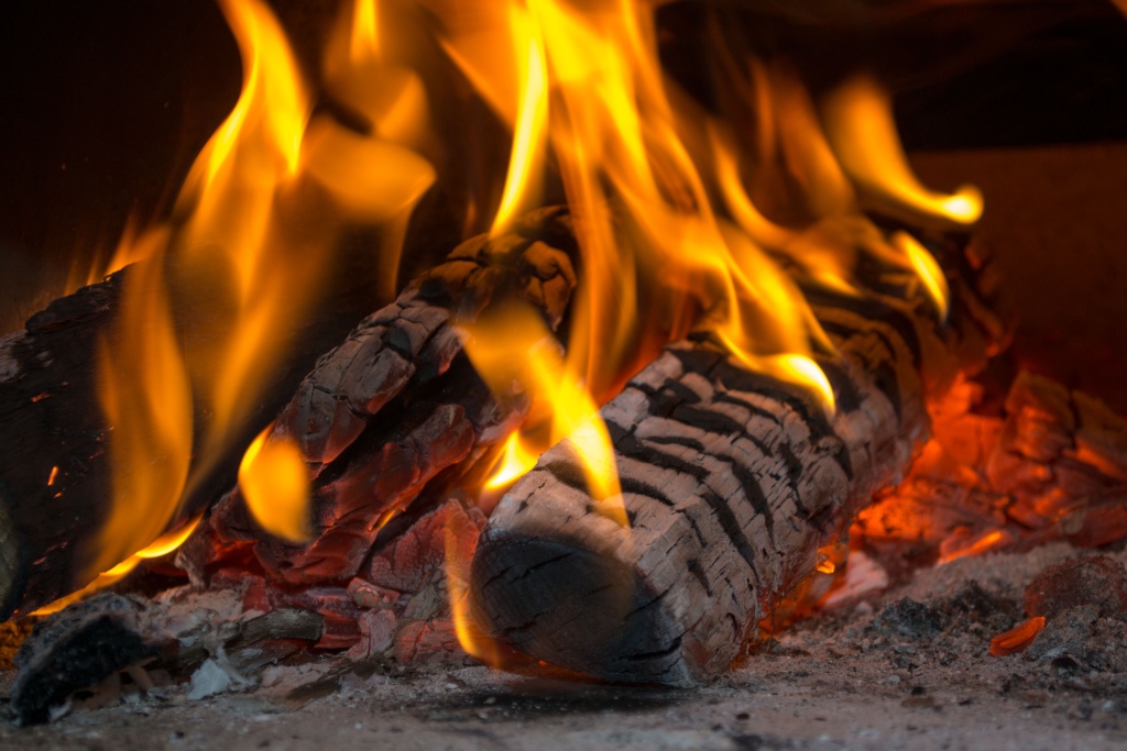 Feuer in unserem Pizzaofen