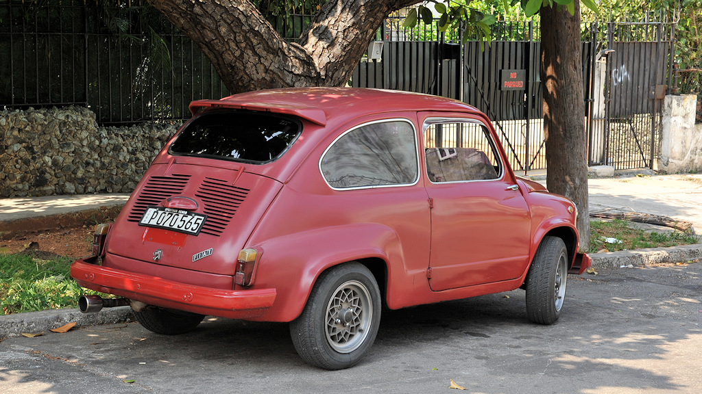 Fiat 600 - ganz sportlich mit Spoiler, neuen Heckleuchten (bäh) und Sportauspuff
3407