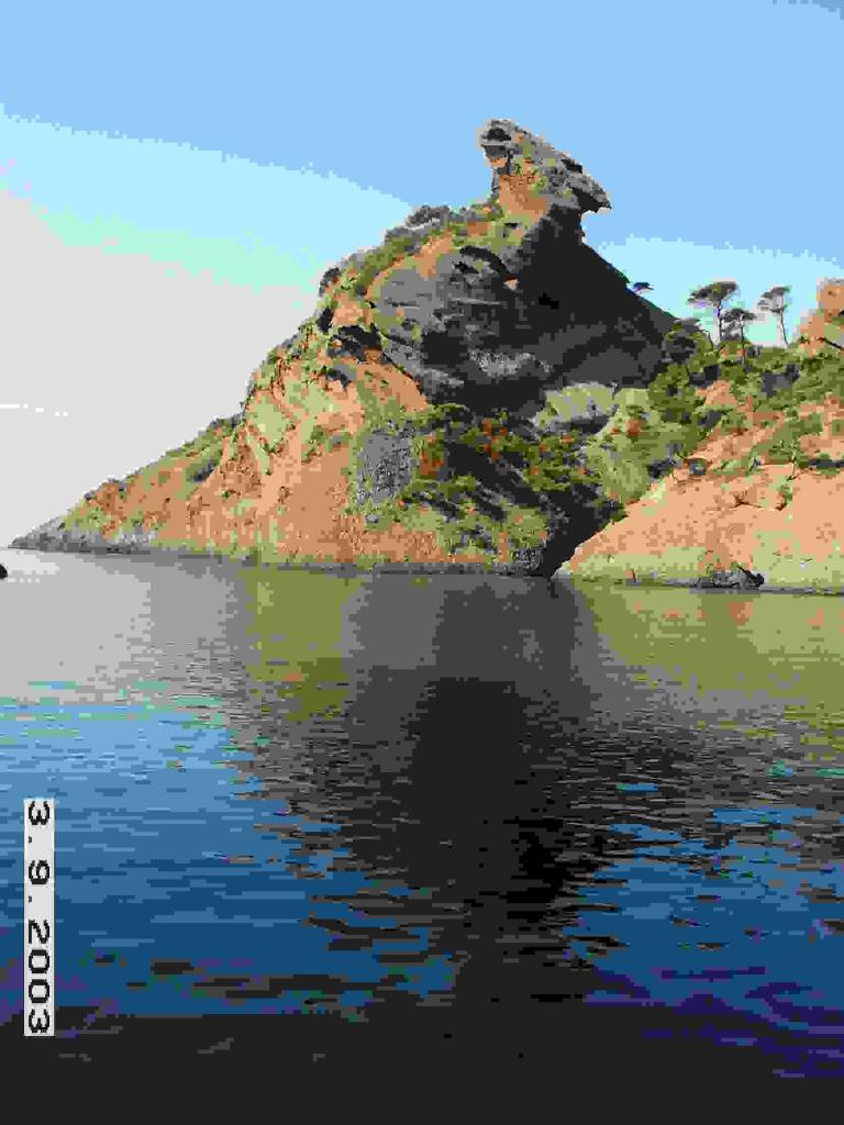 Figuerolles, Cote d'Azur ("verpixelt" mit EBV, Minolta Dimage SRT404)
Effekt durch extreme Komprimierung über Blackberry-Speicherung ("Quasi-Thumbnail