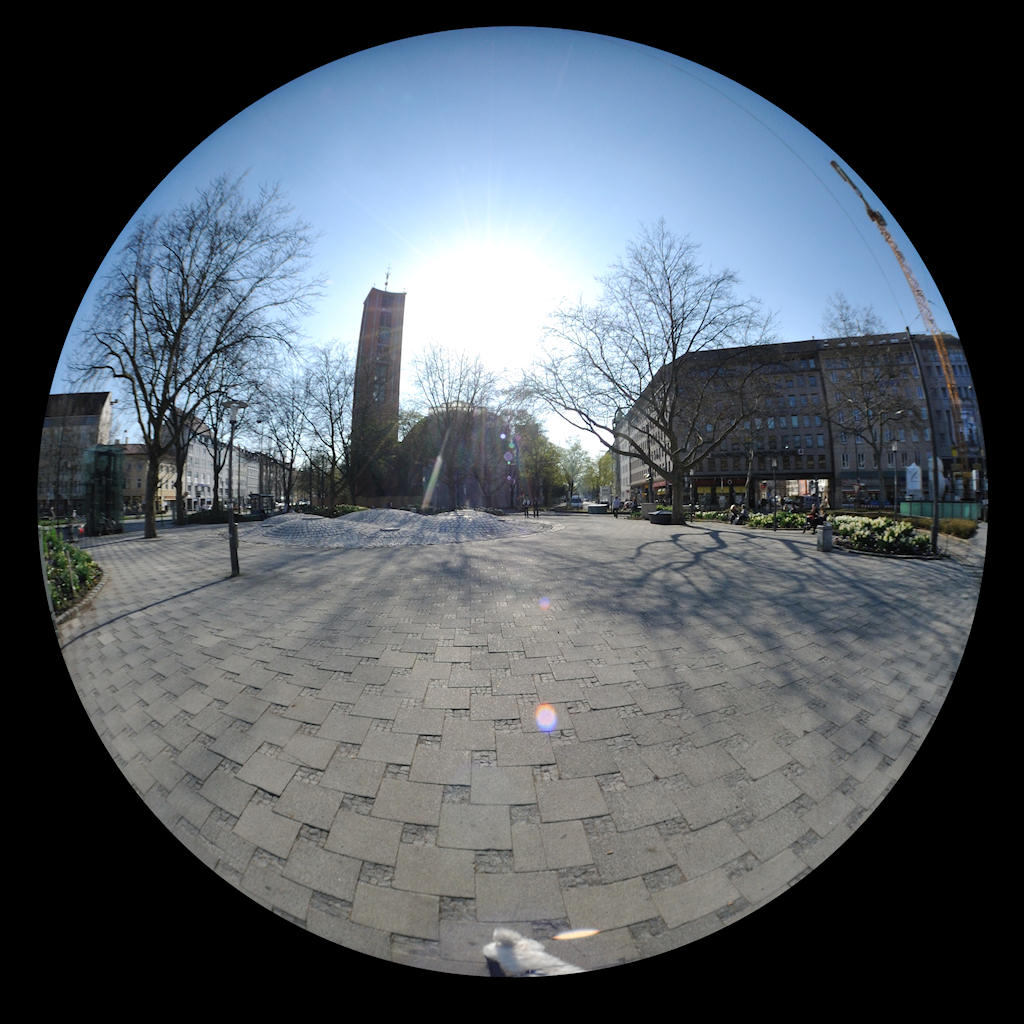 Fisheye-Aufnahme:
Sendlinger Tor-Platz in München im Frühjahr