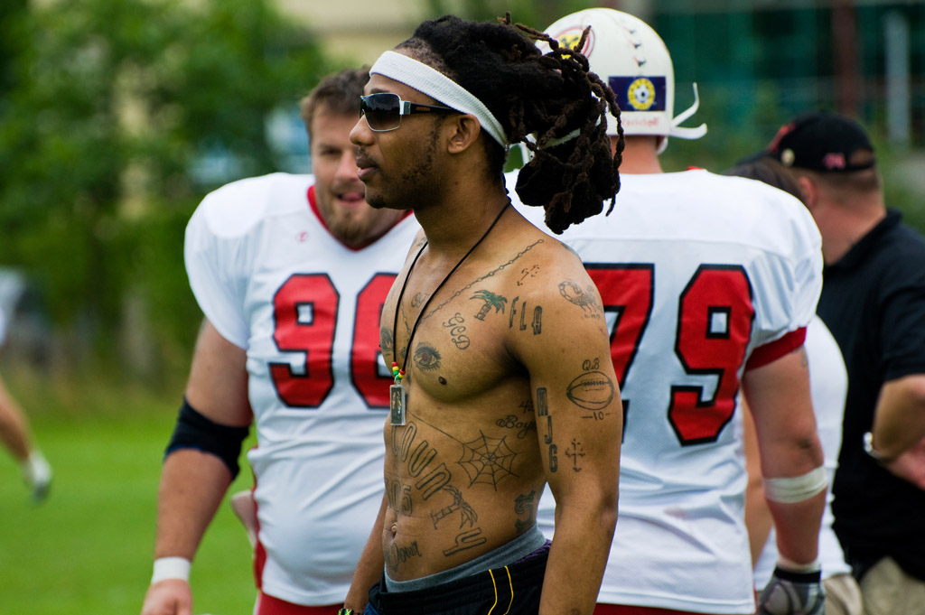 Football3
Der verletzte amerikanische Quarterback der American Football Mannschaft Salzburg Bulls an der Sideline beim Spiel gegen die St.Pöltner Inva