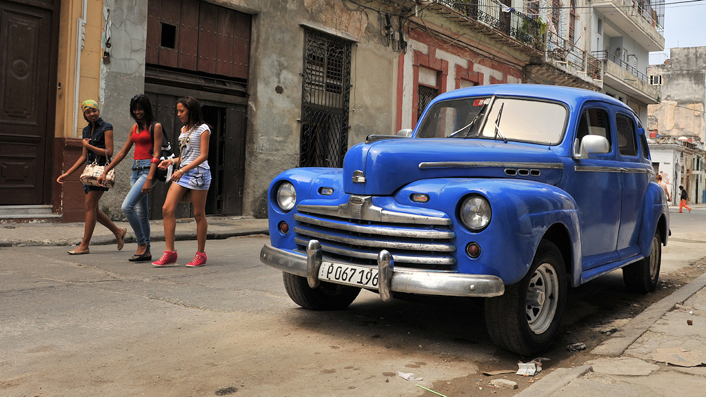 Ford 1948 (sehr cubanisiert)
4716a