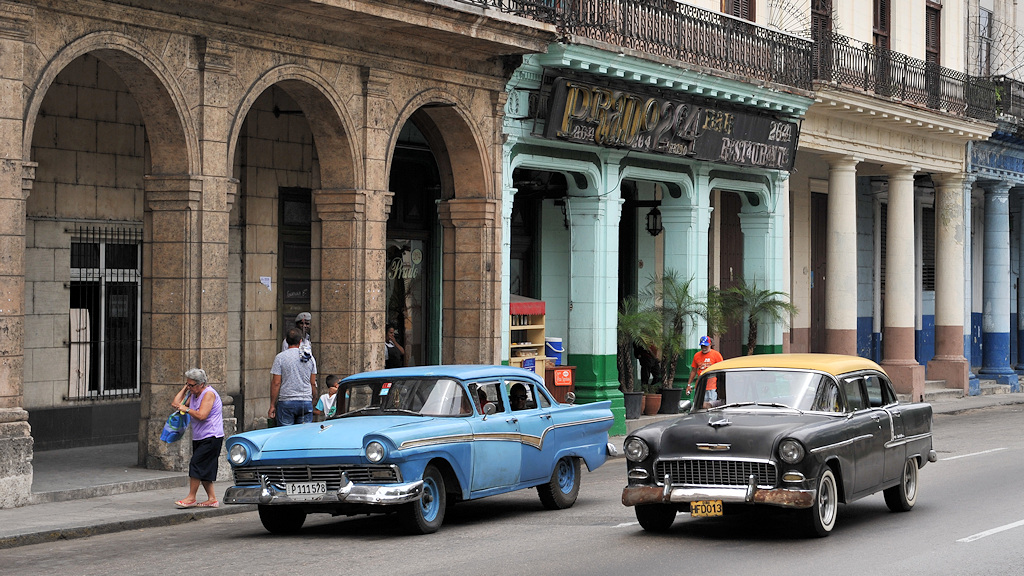 Ford Chevy in Havanna
 1597