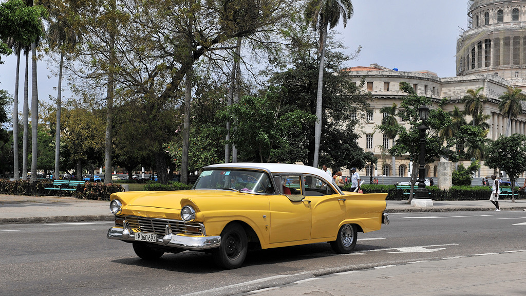 Ford Fairlane in Havanna
 1440