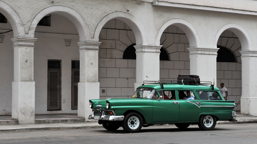 Ford Fairlane in Havanna
 1719