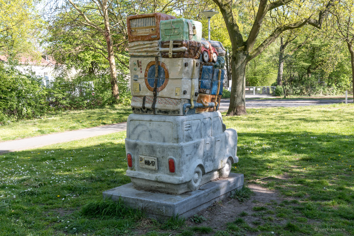 Ford Transit - Statue als Denkmal für die Gastarbeiter der 60er Jahre 20190422-015.jpg