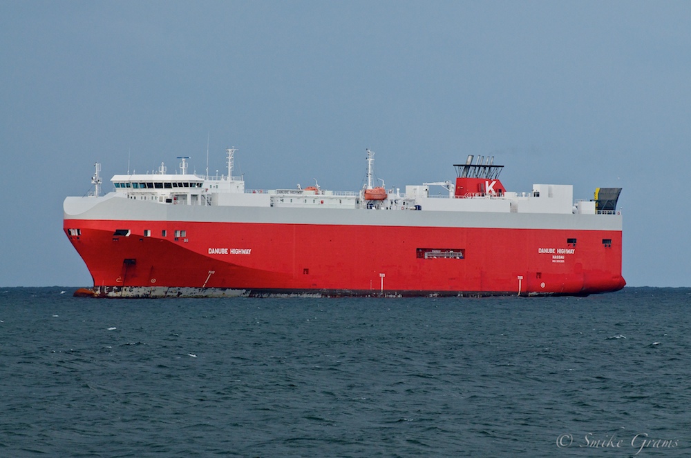 Frachter vor Helgoland