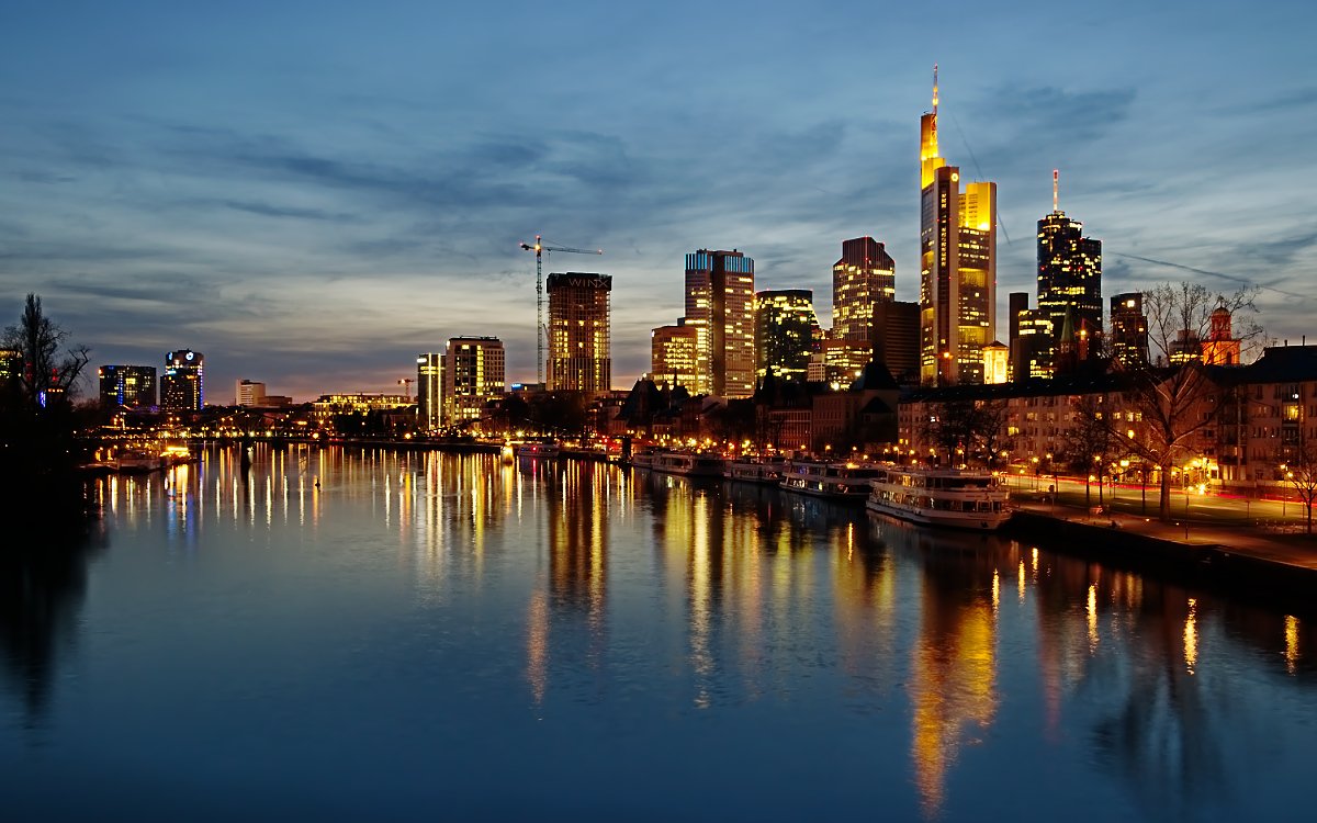 Franfurter Skyline bei Nacht 1200