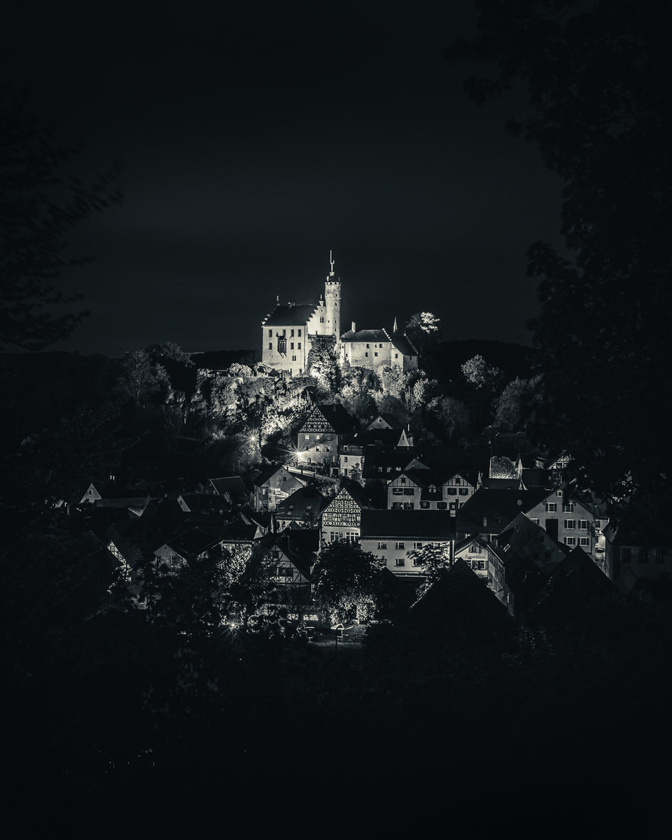 Gößweinstein Castle At Night.jpg