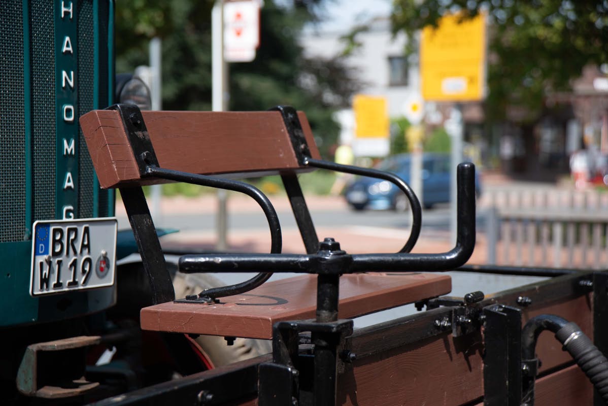Güterwagen-Bremser-Bank.jpg