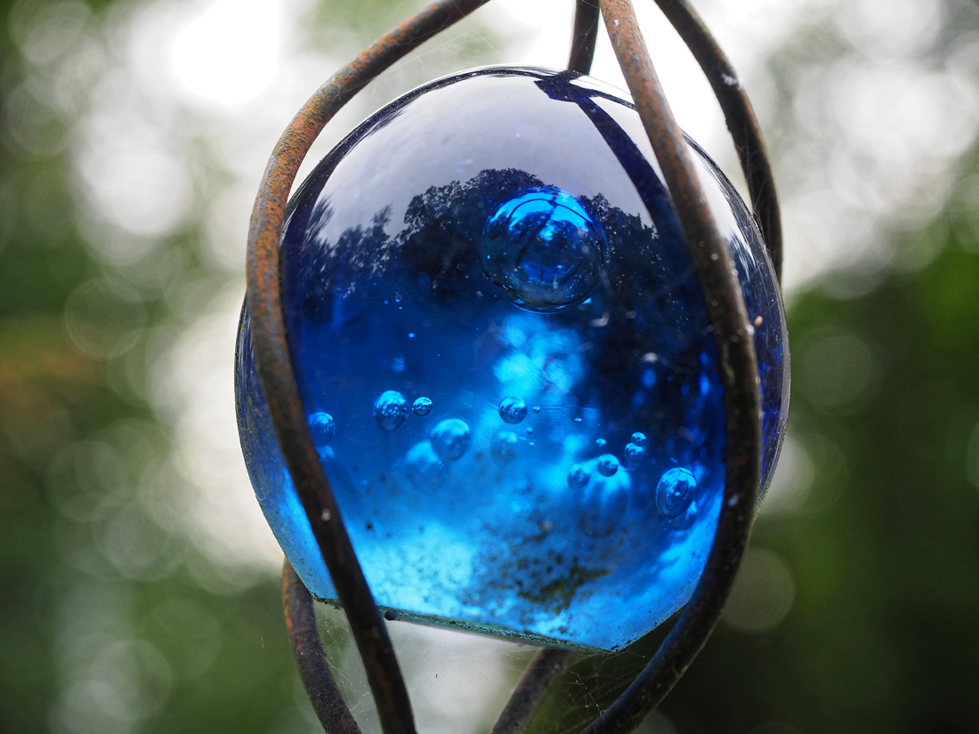 Gartenkugel blau.jpg