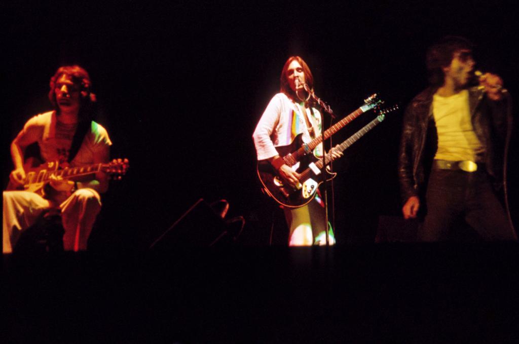 Genesis 1975 The Lamb Lies Down On Broadway Tour - Peter Gabriel, Steve Hacket, Mike Rutherford.
Konzert in Düsseldorf