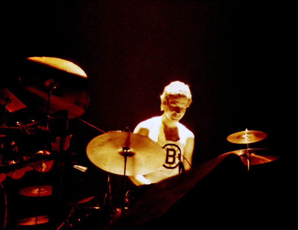 Genesis 1976 " A Trick Of The Tail" Tour -Konzert in Düsseldorf. Bill Bruford