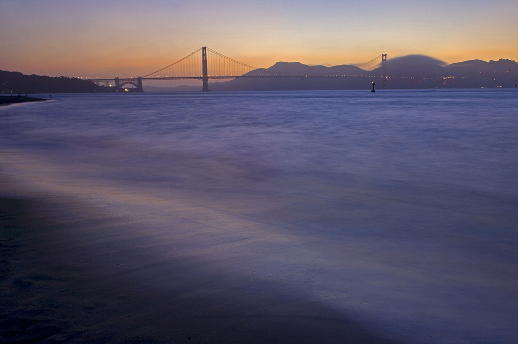 Golden Gate mit langer Belichtungszeit und verwischtem Pazifik