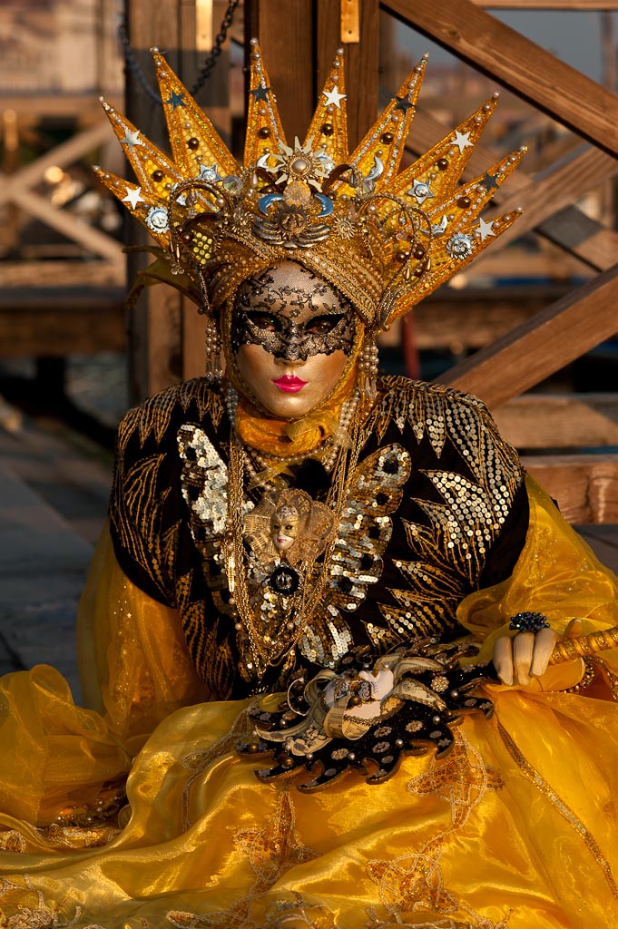 Goldgelbe Maske 4292