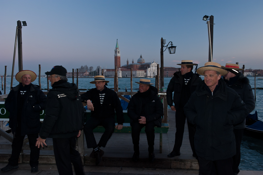 Gondolieri vor San Giorgio Maggiore 5377