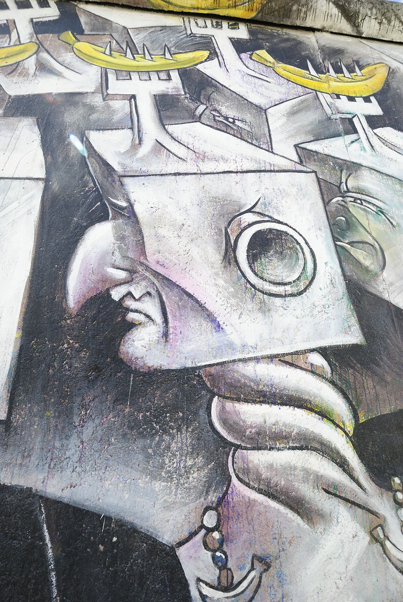 Graffiti east side gallery  DSC0040