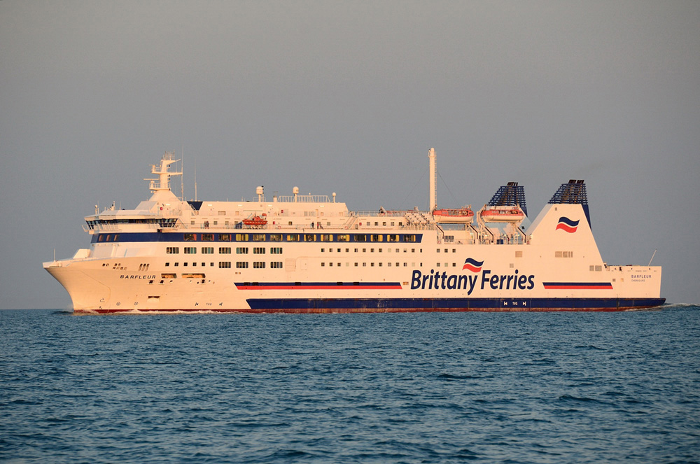 Guernsey   Fähre im Abendlicht 14914988001 c1889d27ee o