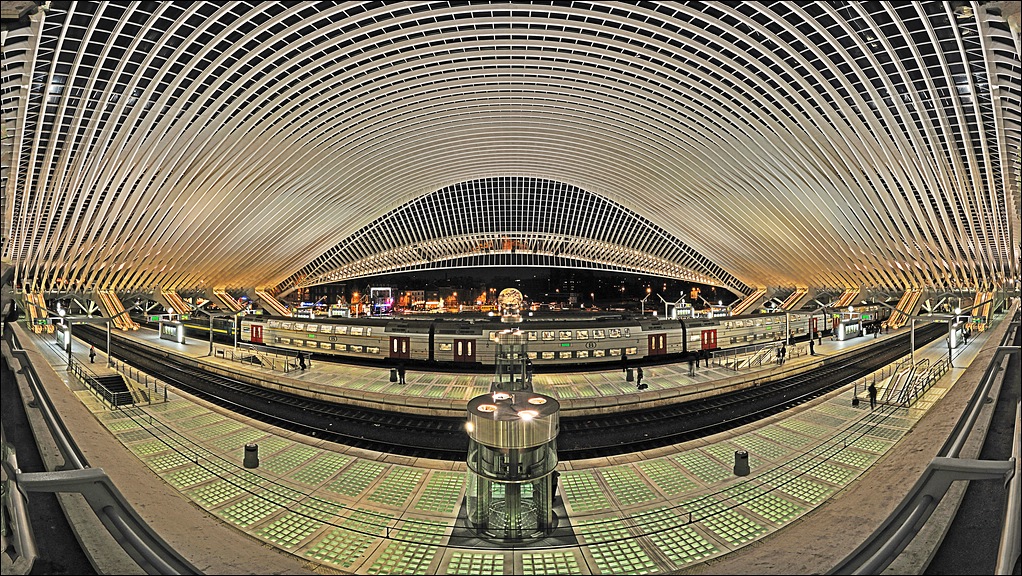 Guillemins Pano 14mm 4 Aufnahmen vertikal 2,5 sek. / f16
