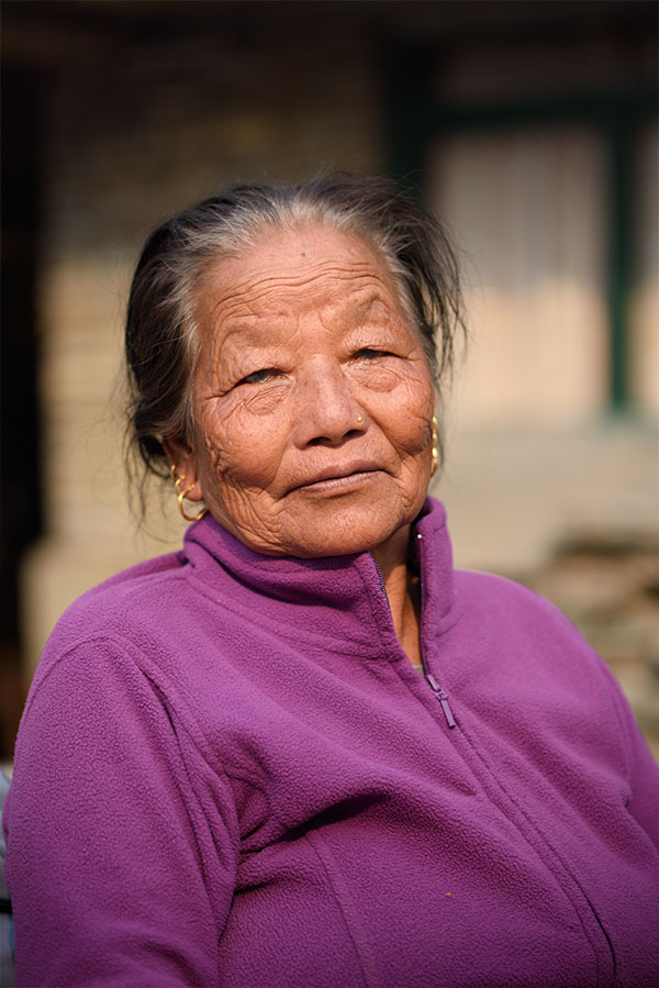 Gurung Frau klein