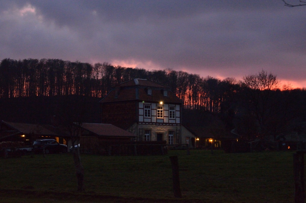Gutshof in Dämmerung