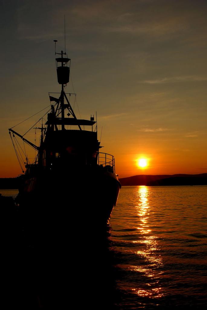 Hafen bei Sonnenuntergang