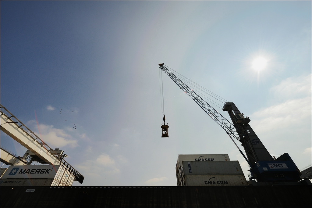 Hafen Duisburg - 06.04.2012 - Maersk Container Kran