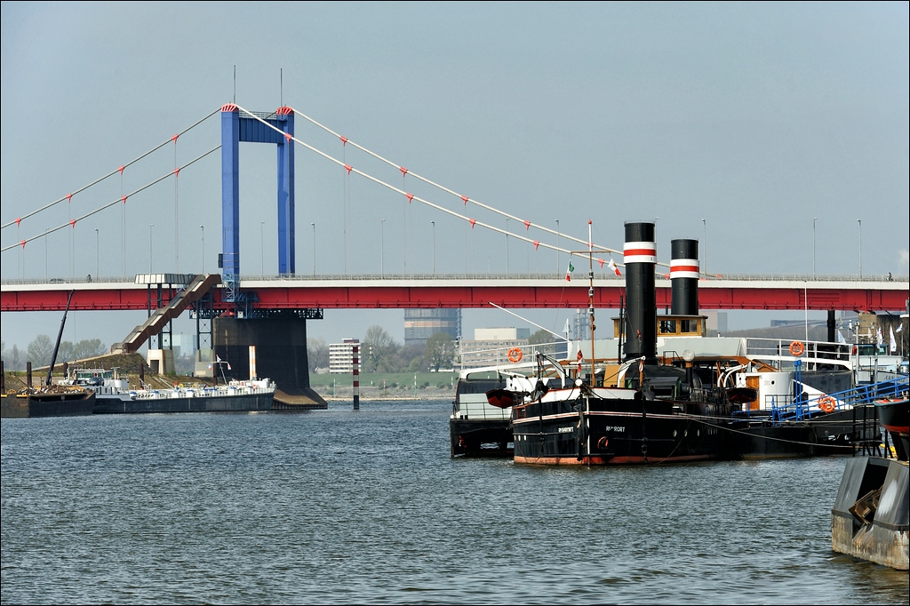 Hafen Duisburg - 06.04.2012 - Oscar Huber Radschleppdampfer 1922