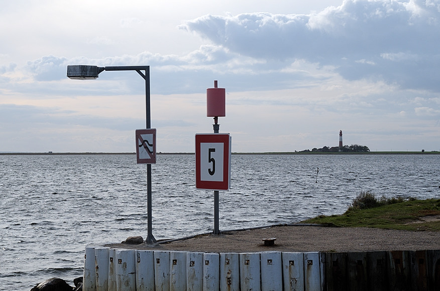 Hafeneinfahrt Orth/Fehmarn
Im Hintergrund der Leuchturm von Flügge
