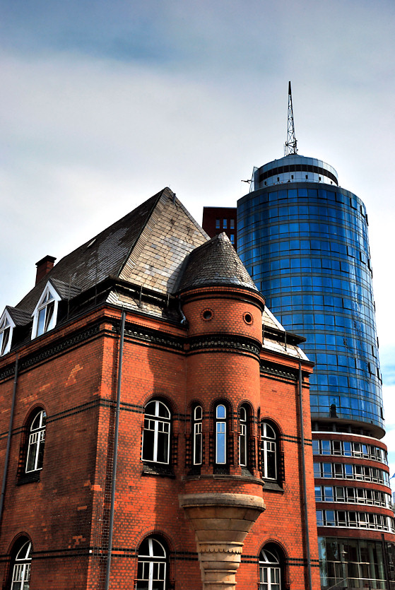 Hamburg 2009 Alte Hafenwache und Columbusturm