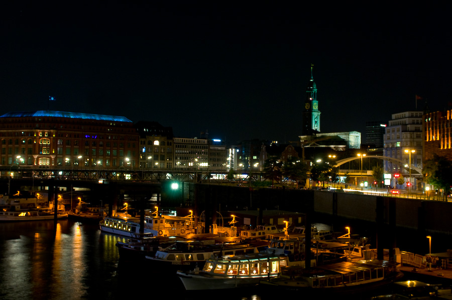 Hamburg Hafen von der Speicherstadt aus