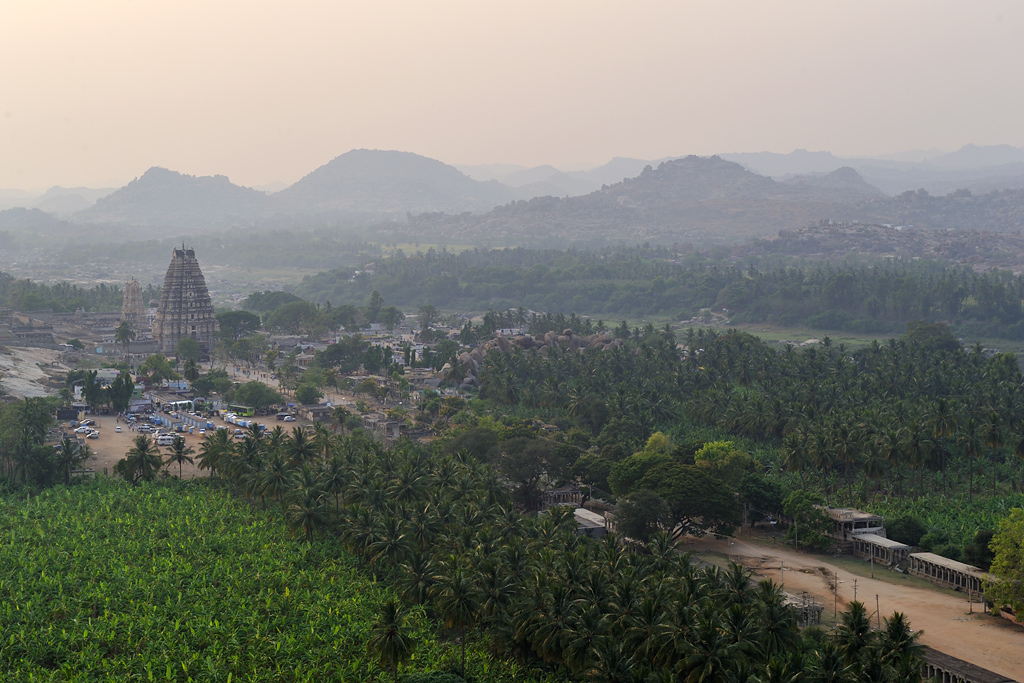 Hampi, Blick vom Matunga Hill auf den Virupaksha-Tempel