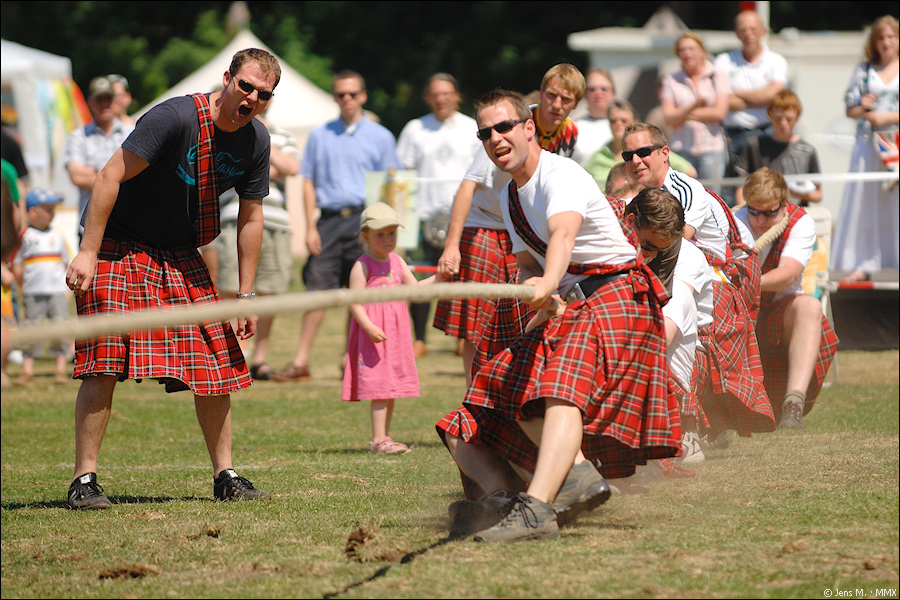 Highland Games 2010 D2X 5798 1a
Tug o War