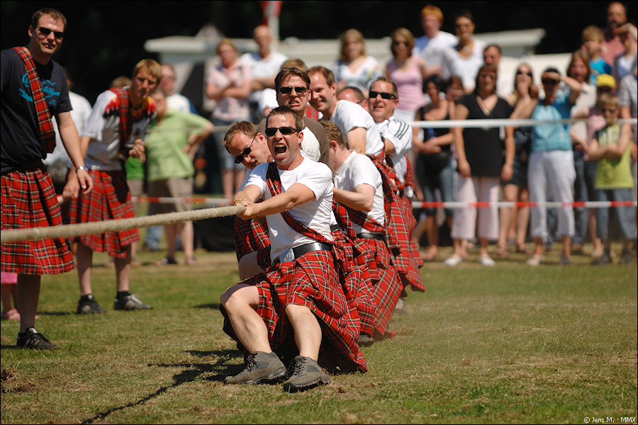 Highland Games 2010 D2X 5808 1a
Tug o War