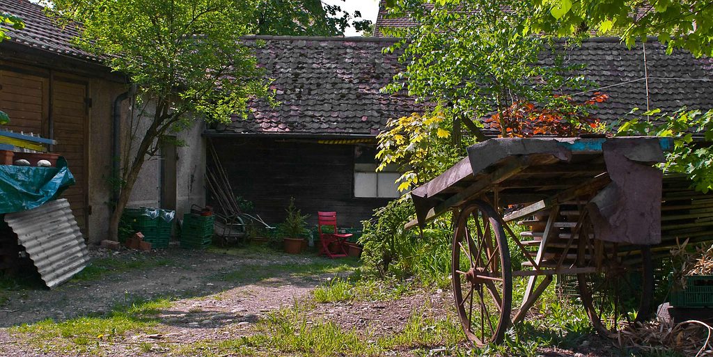 Hinterhof des ehemaligen Grundbuchamts Laufenburg (Schweiz), heute ist dort ein caritatives Projekt untergebracht

comp DSC 7835 web