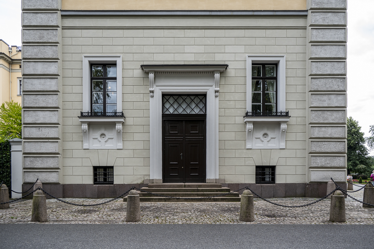 Hintertür Schloss Oslo.jpg