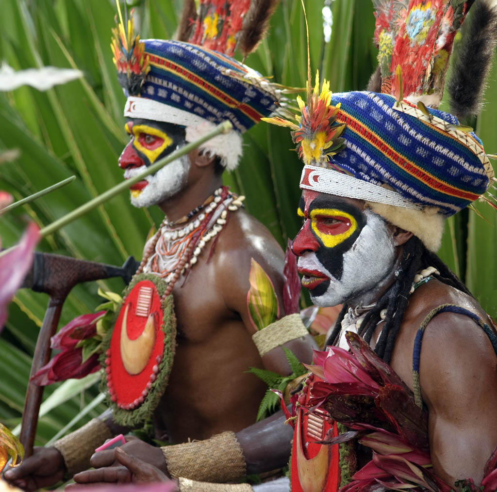Hochlandkrieger auf dem Mount Hagen Festival