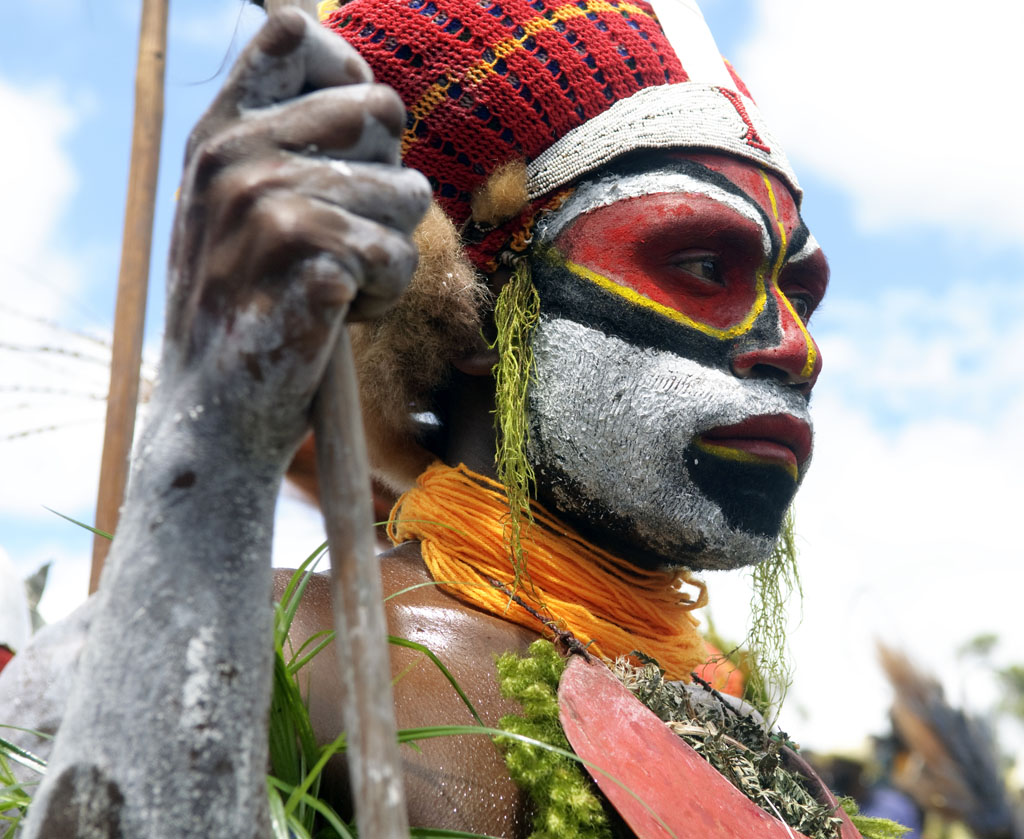 Hochlandkrieger auf dem Mount Hagen Festival