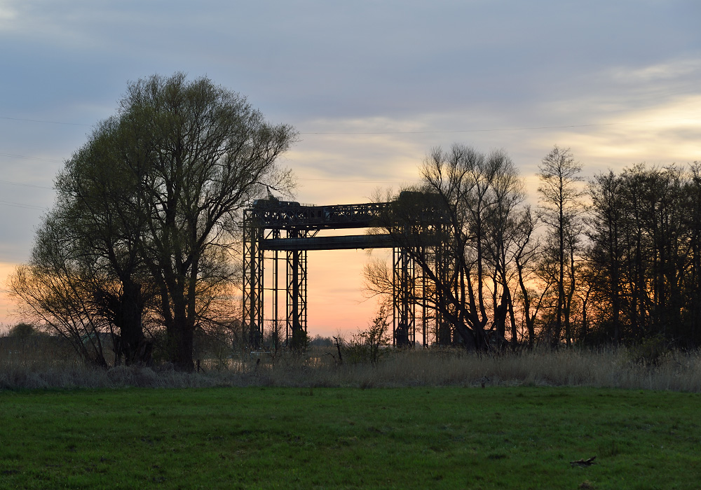 Hubbruecke Karnin Hafen, Sunset