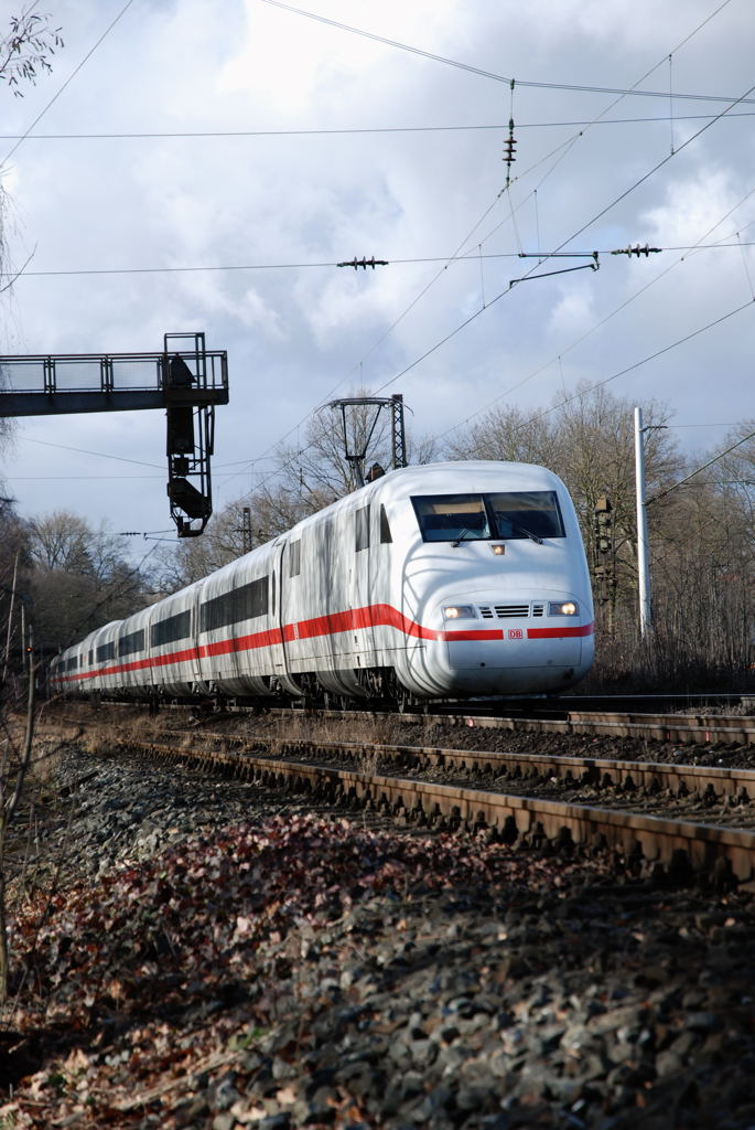 ICE 401 558-2 am 24.01.2009 im westlichen Vorfeld des Fürther Hbf.