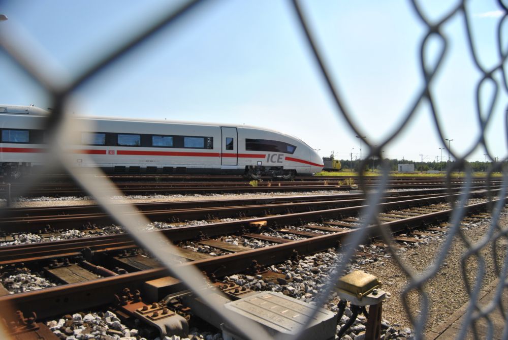 ICE Velaro D am 20.8.11 im PCW Siemens