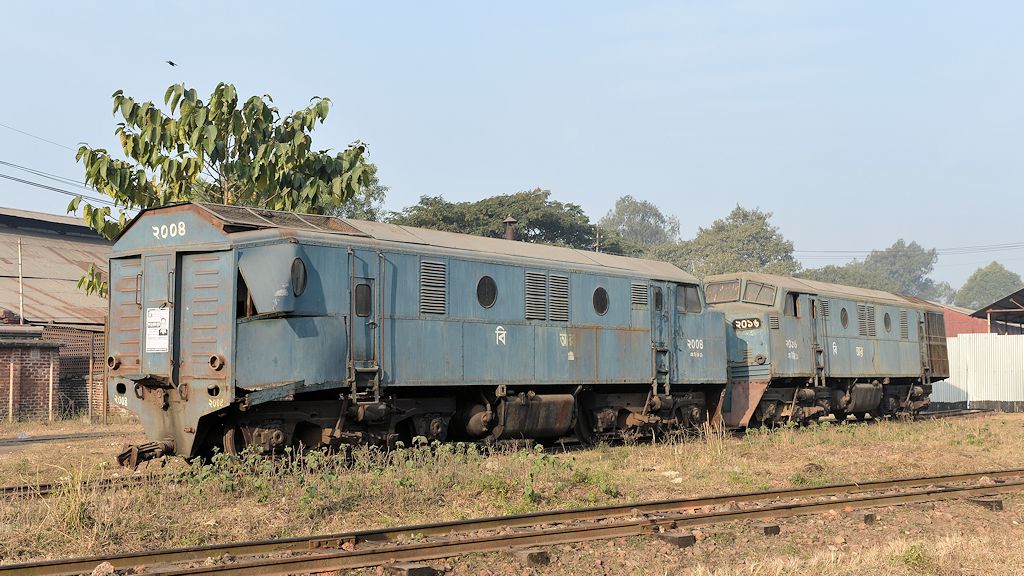 Im Bahnbetriebswerk
Chittagong Pahartali
Ausgemusterte Loks 2004 und 2016
3597