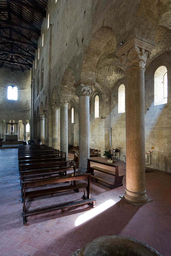 In der Kirche Sant'Antimo
