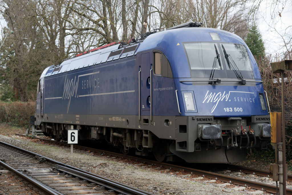 In Deutschland wurde der Sonderzug mit der Siemens Lokomotive des mgw Service gezogen
DSF 0254 red2
