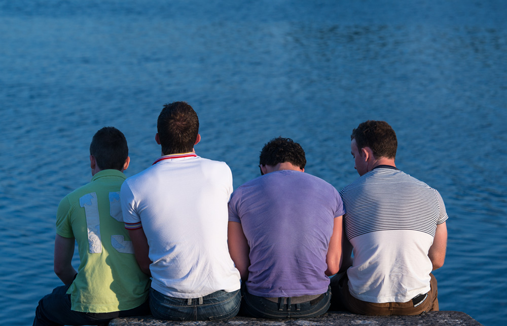 irland
junge männer
sitzen
freizeit