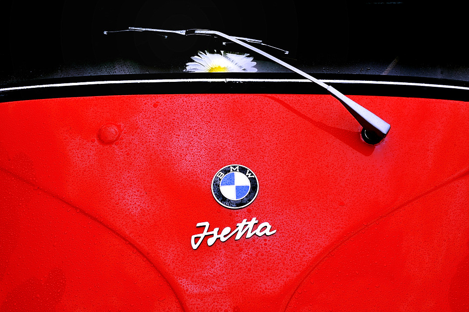 Isetta Wing &amp; Wheels