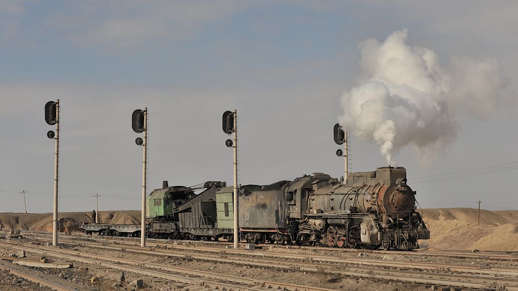 JS6224 mit Kranzug in Xibolizhan
0546