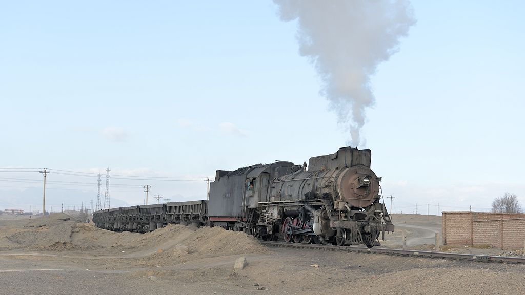 JS8225 mit Leerzug von der Kohlewäsche zurück in die Grube