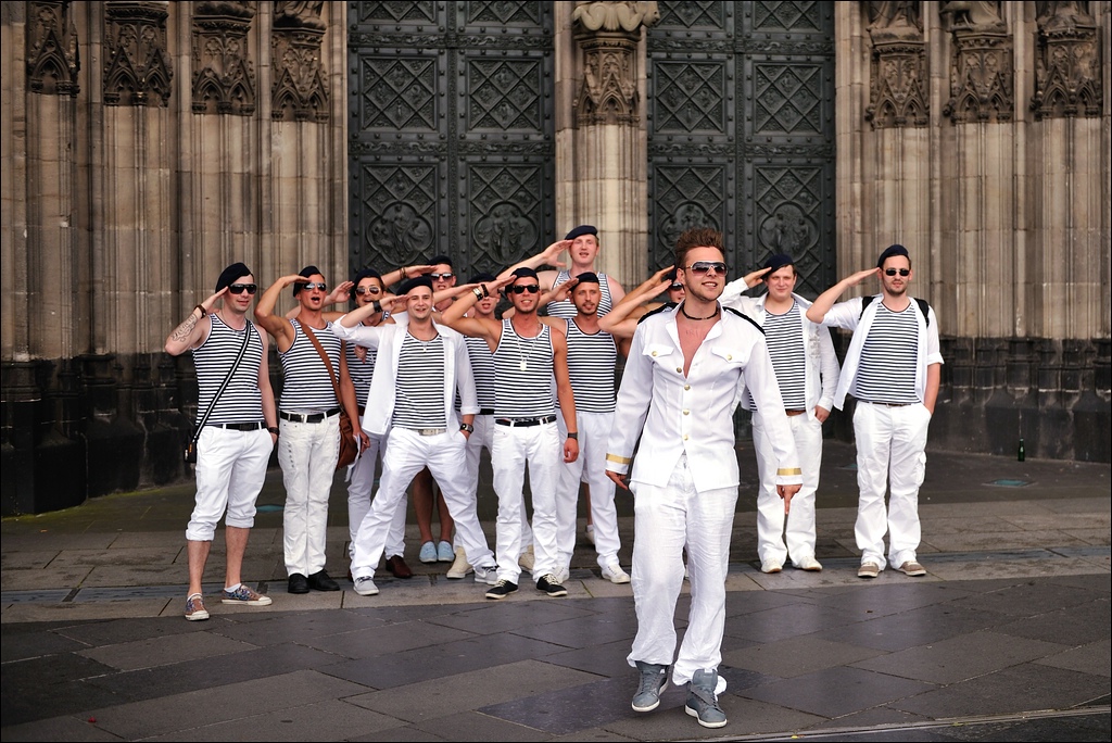 Köln 04.08.2012 - Matrosen vorm Dom