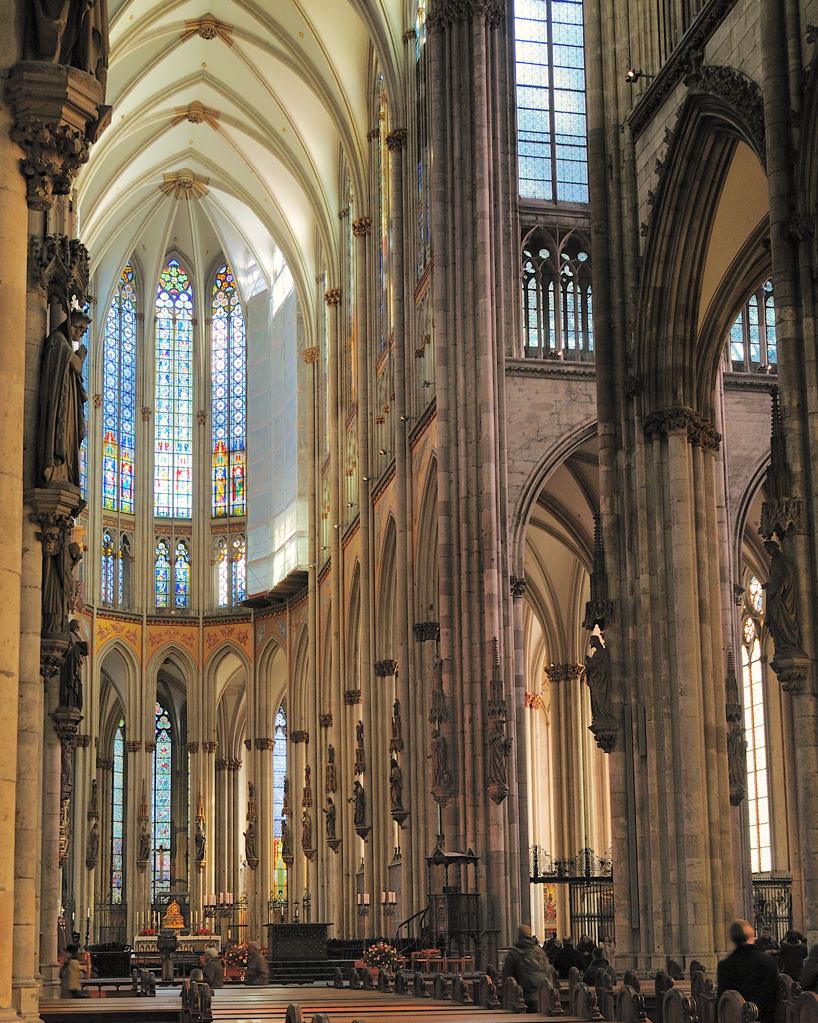 Kölner dom - Innenansicht - Blick im Hauptschiff Richtung Hochaltar